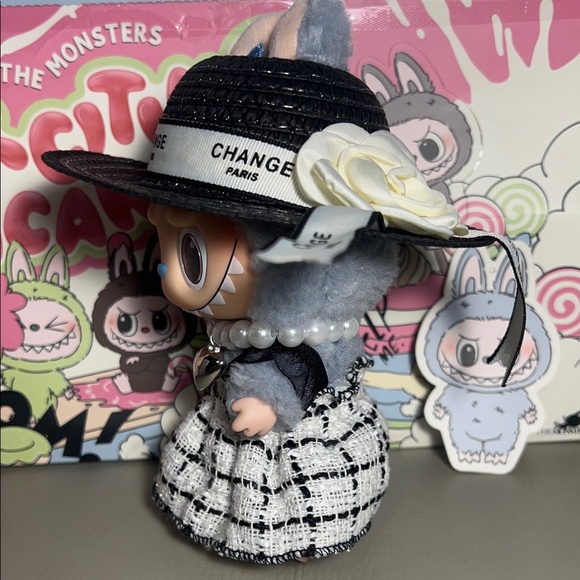 POP MART LABUBU Exciting Macaron Collection With Outfit (SEA SALT COCONUT) - Picture 4 of 17